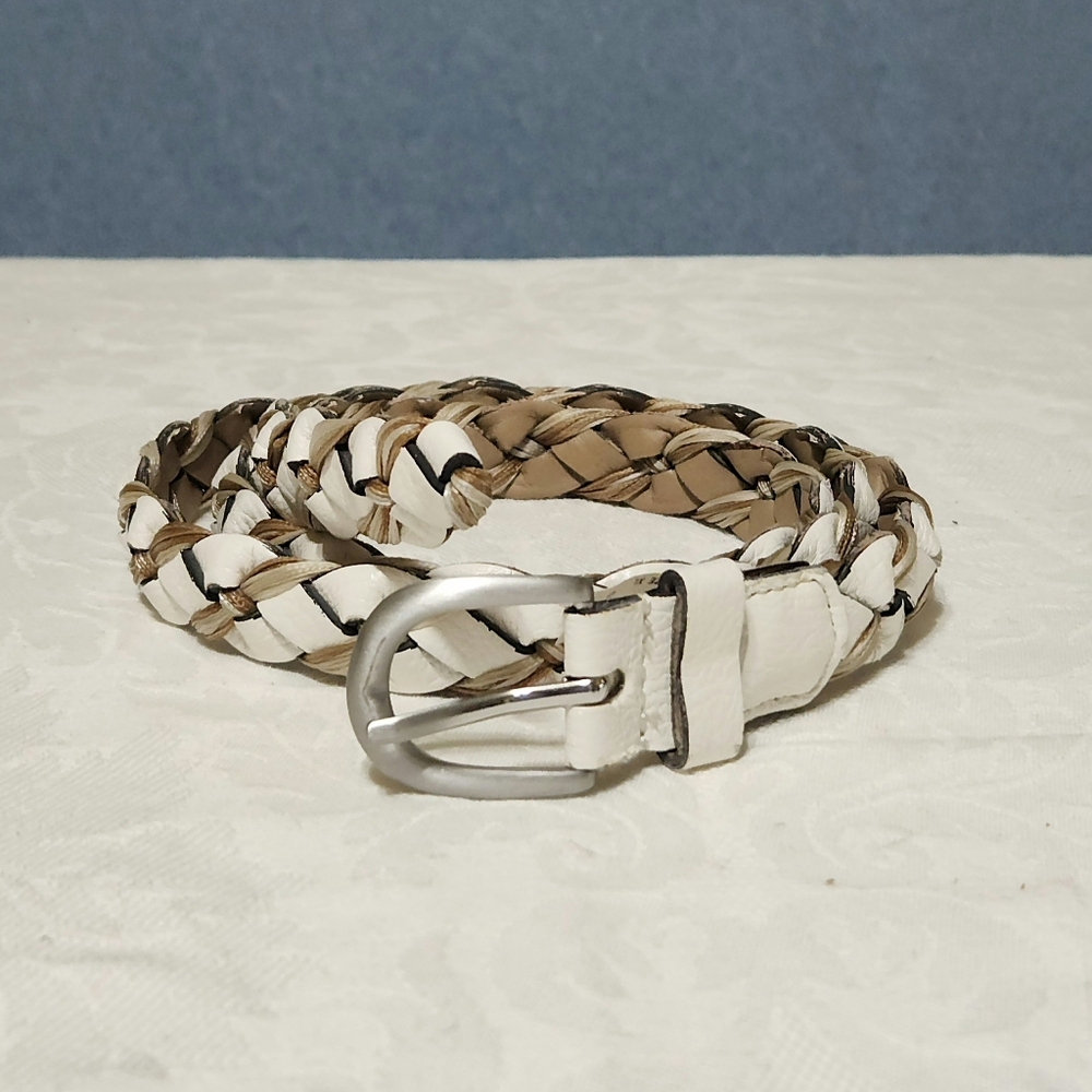 Woven faux leather belt. Size XL